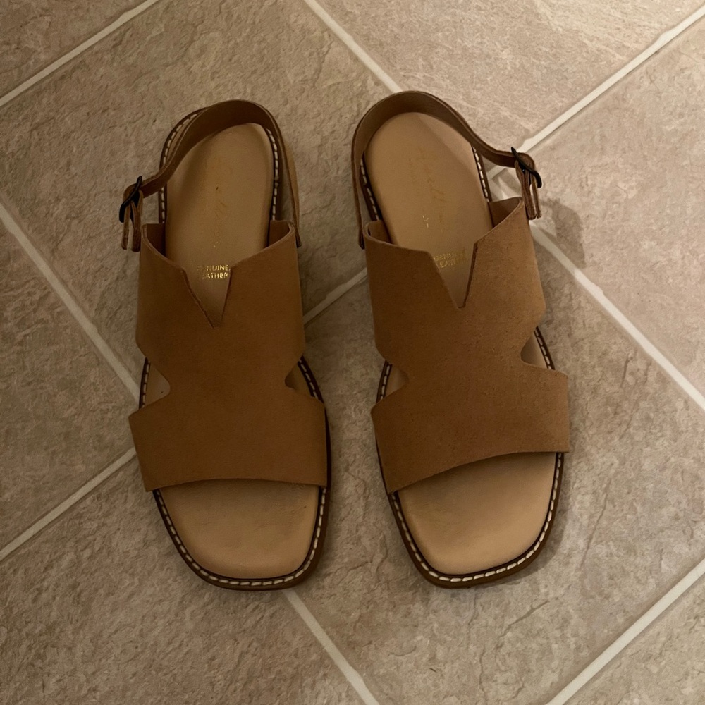 Avellini Italian made women’s size 8 suede leather sandals